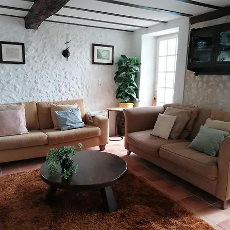 Holiday home Spacious With Pool In Lusignac Bouteilles-Saint-Sebastien